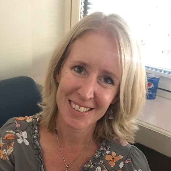 Meet your Posher, Lisa - Picture 1 of 1